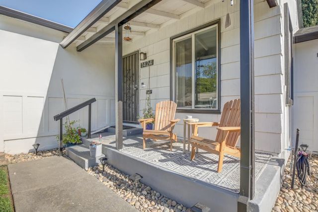 1424 Kitchner Rd, Sacramento, CA 95822