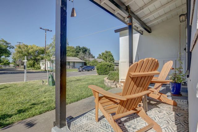 1424 Kitchner Rd, Sacramento, CA 95822
