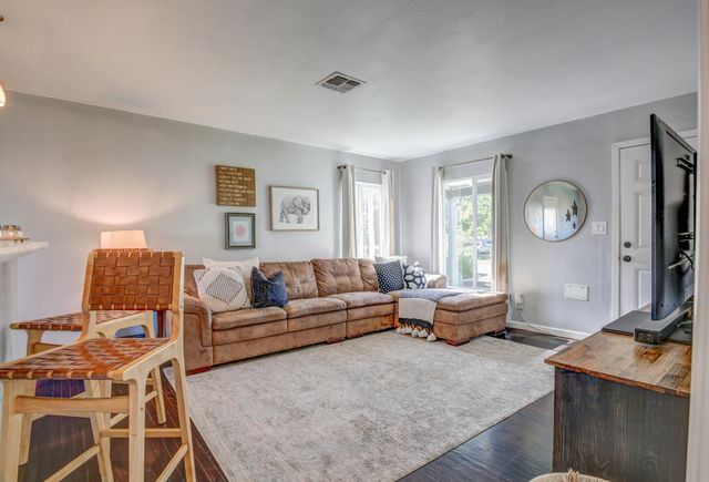 1424 Kitchner Rd, Sacramento, CA 95822