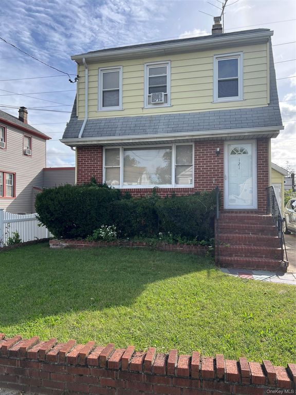 121 Cochran Place, Valley Stream, NY 11581 — exterior