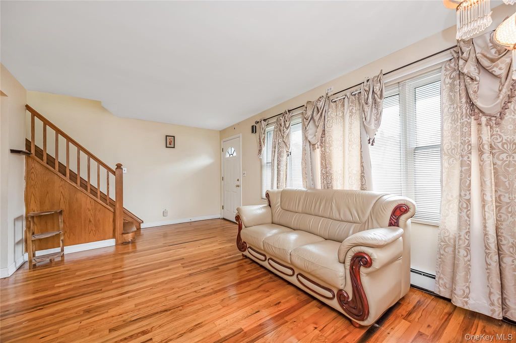 121 Cochran Place, Valley Stream, NY 11581 — photo 5