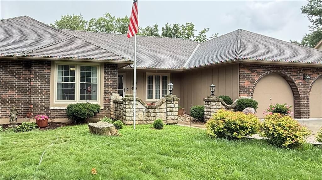 12338 Pinehurst Drive, Kansas City, KS 66109