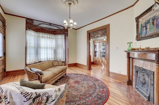 22 S Pennsylvania Avenue, Webb City, MO 64870