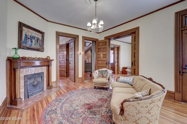 22 S Pennsylvania Avenue, Webb City, MO 64870