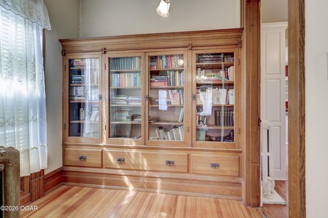 22 S Pennsylvania Avenue, Webb City, MO 64870