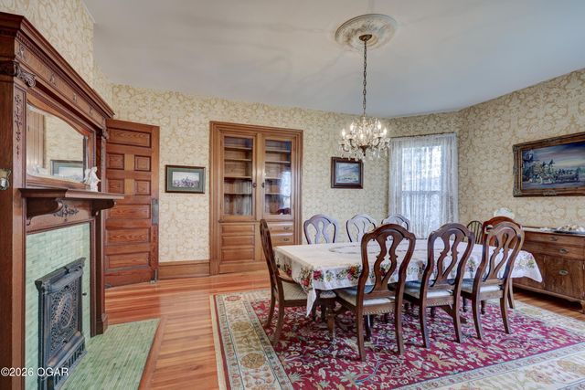 22 S Pennsylvania Avenue, Webb City, MO 64870