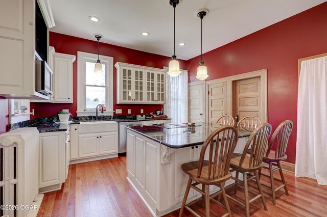 22 S Pennsylvania Avenue, Webb City, MO 64870