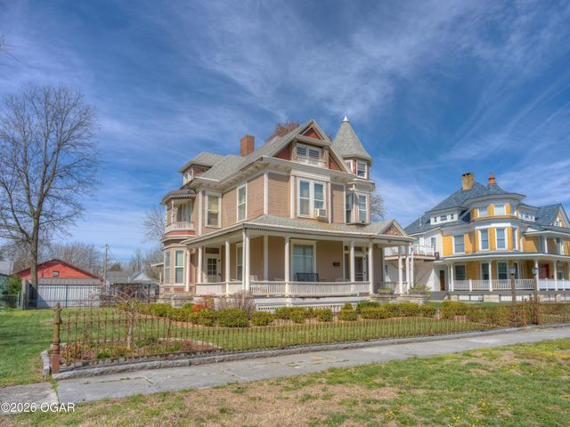 22 S Pennsylvania Avenue, Webb City, MO 64870