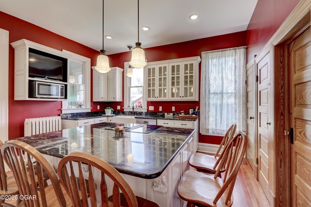 22 S Pennsylvania Avenue, Webb City, MO 64870