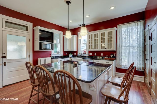 22 S Pennsylvania Avenue, Webb City, MO 64870