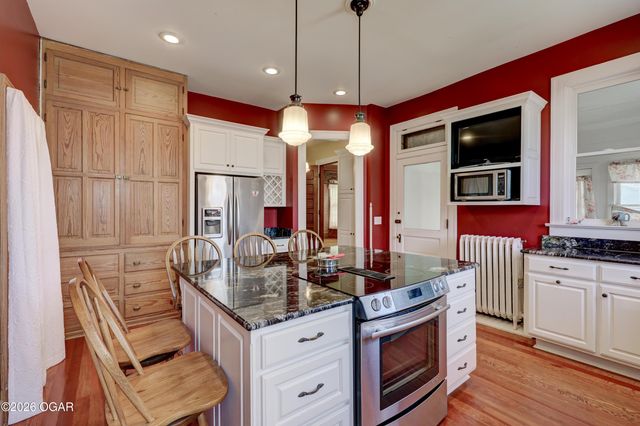 22 S Pennsylvania Avenue, Webb City, MO 64870