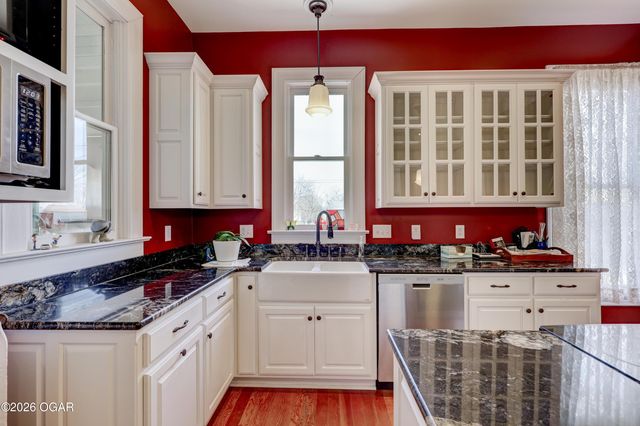 22 S Pennsylvania Avenue, Webb City, MO 64870