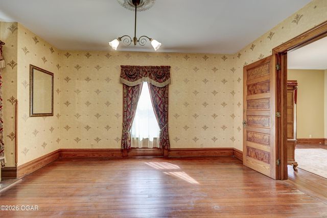 22 S Pennsylvania Avenue, Webb City, MO 64870