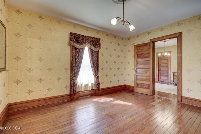 22 S Pennsylvania Avenue, Webb City, MO 64870