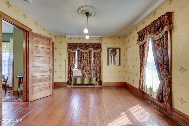 22 S Pennsylvania Avenue, Webb City, MO 64870