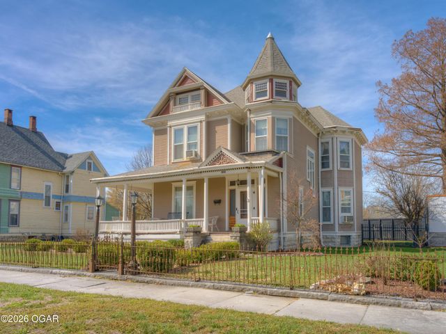 22 S Pennsylvania Avenue, Webb City, MO 64870