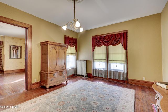 22 S Pennsylvania Avenue, Webb City, MO 64870