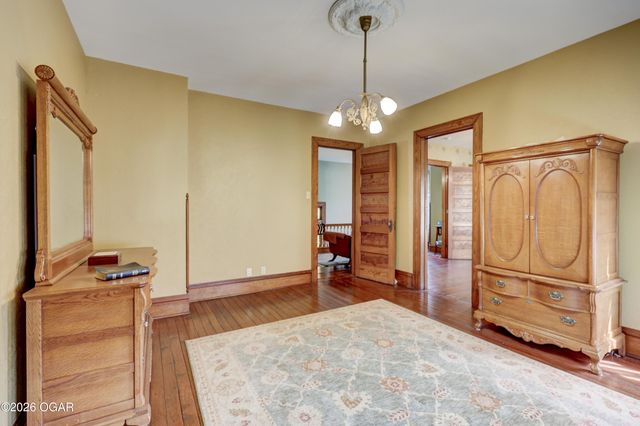 22 S Pennsylvania Avenue, Webb City, MO 64870