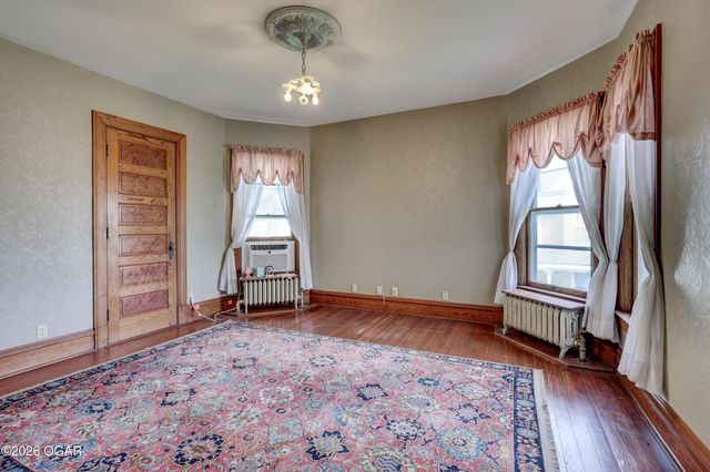 22 S Pennsylvania Avenue, Webb City, MO 64870