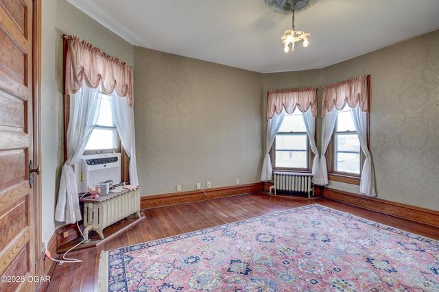 22 S Pennsylvania Avenue, Webb City, MO 64870