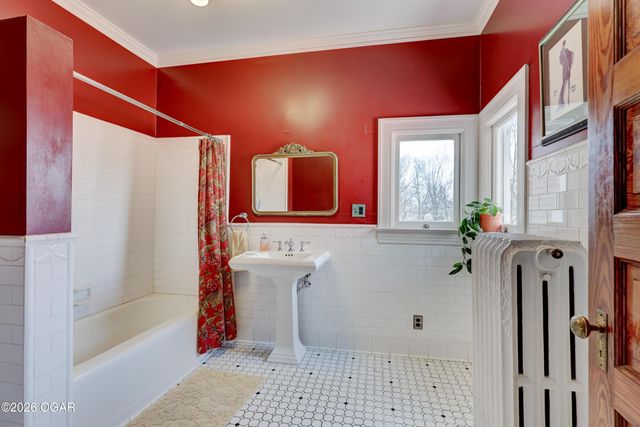 22 S Pennsylvania Avenue, Webb City, MO 64870