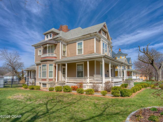 22 S Pennsylvania Avenue, Webb City, MO 64870