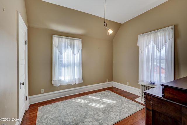 22 S Pennsylvania Avenue, Webb City, MO 64870