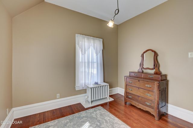 22 S Pennsylvania Avenue, Webb City, MO 64870