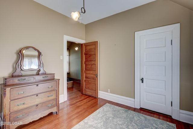 22 S Pennsylvania Avenue, Webb City, MO 64870