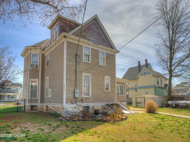 22 S Pennsylvania Avenue, Webb City, MO 64870