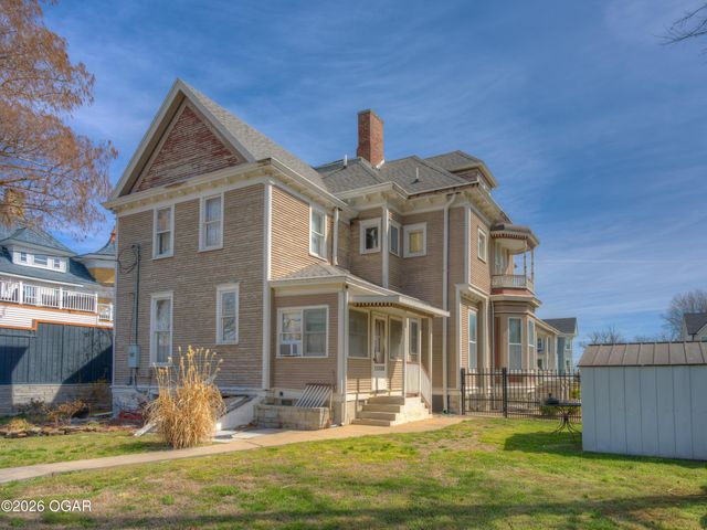 22 S Pennsylvania Avenue, Webb City, MO 64870