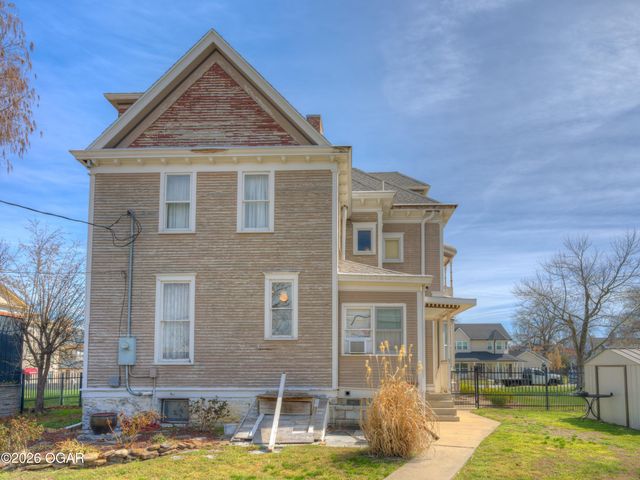 22 S Pennsylvania Avenue, Webb City, MO 64870
