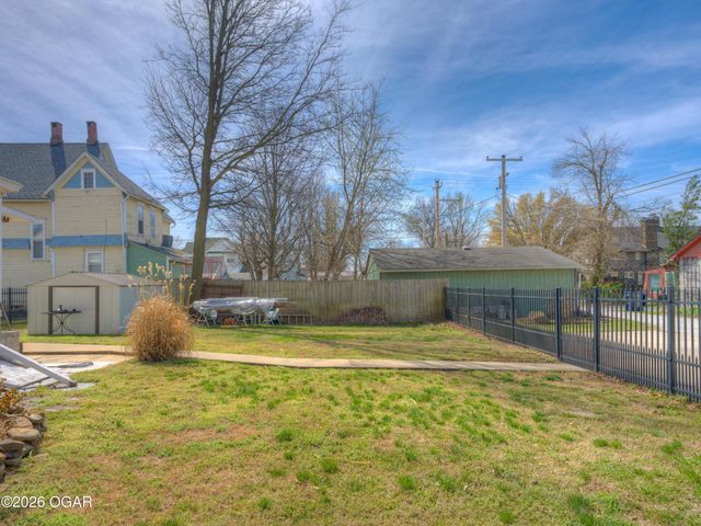 22 S Pennsylvania Avenue, Webb City, MO 64870