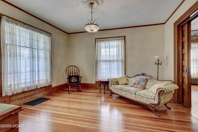 22 S Pennsylvania Avenue, Webb City, MO 64870