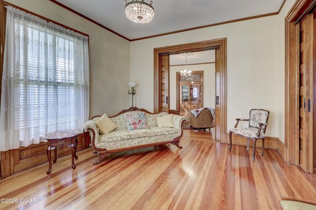 22 S Pennsylvania Avenue, Webb City, MO 64870