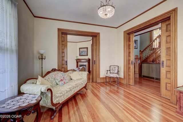 22 S Pennsylvania Avenue, Webb City, MO 64870