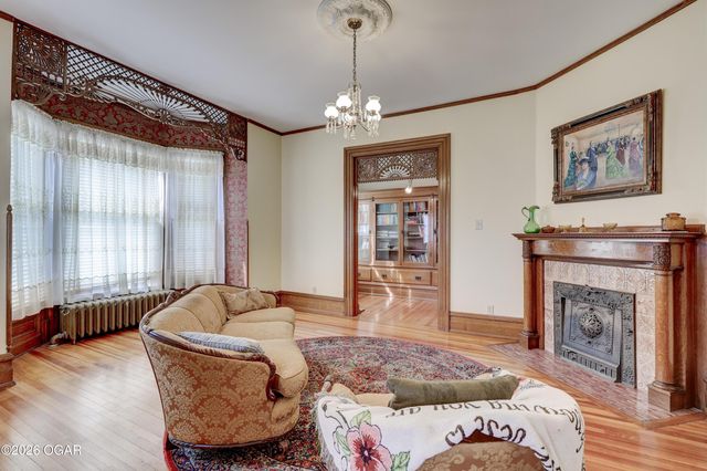 22 S Pennsylvania Avenue, Webb City, MO 64870