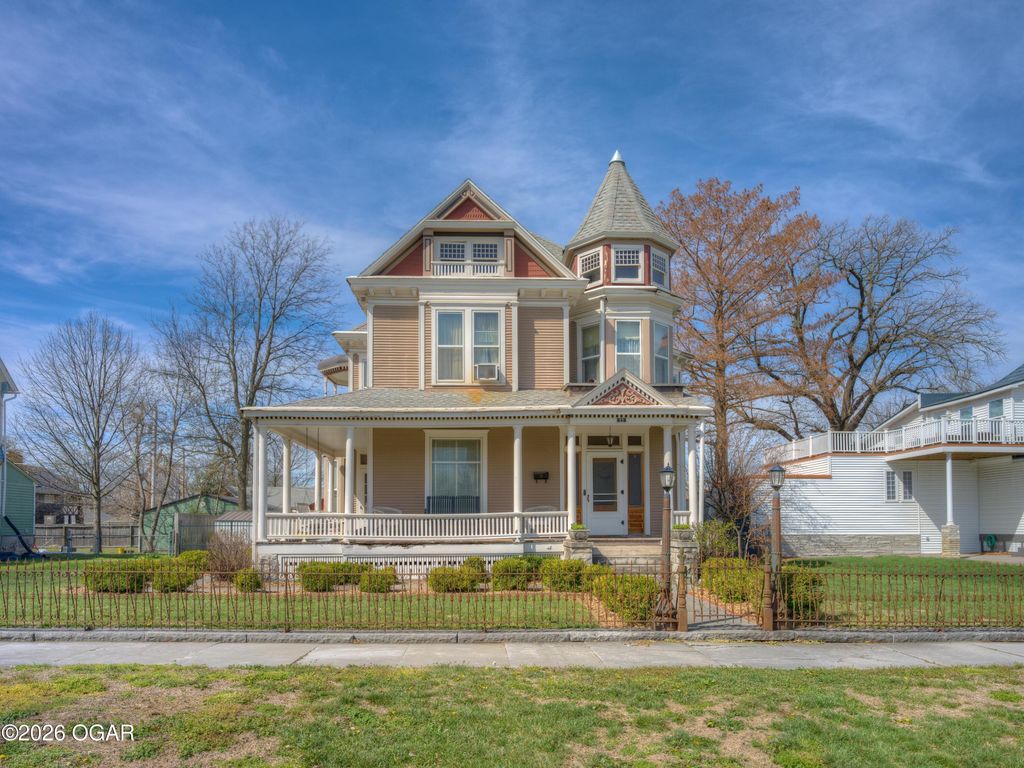 22 S Pennsylvania Avenue, Webb City, MO 64870