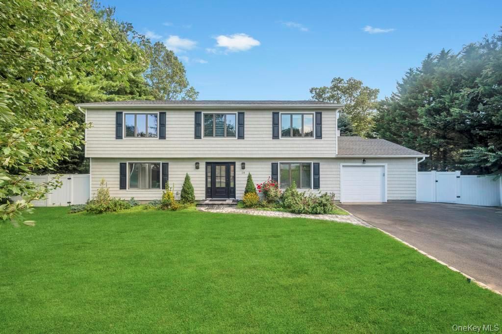 18 Stonehurst Lane, Dix Hills, NY 11746