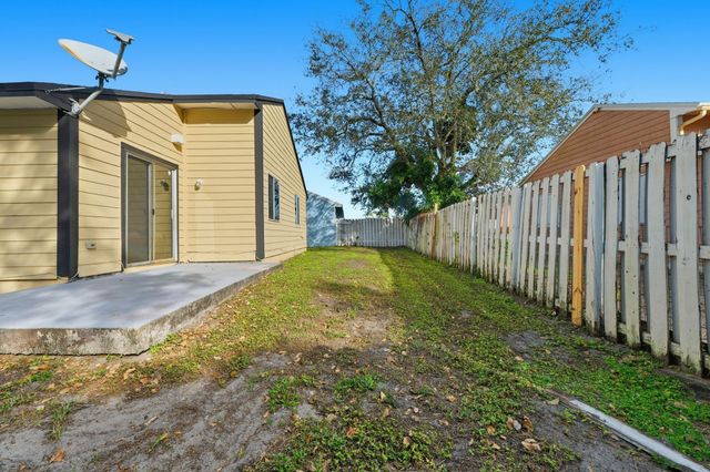 8666 SW 14th Street, Pembroke Pines, FL 33025