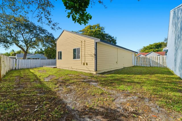 8666 SW 14th Street, Pembroke Pines, FL 33025