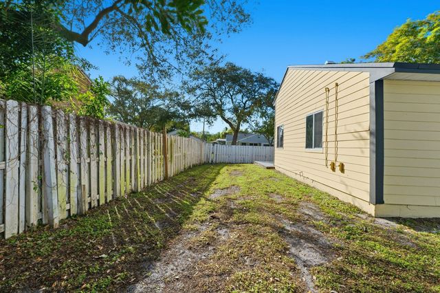 8666 SW 14th Street, Pembroke Pines, FL 33025