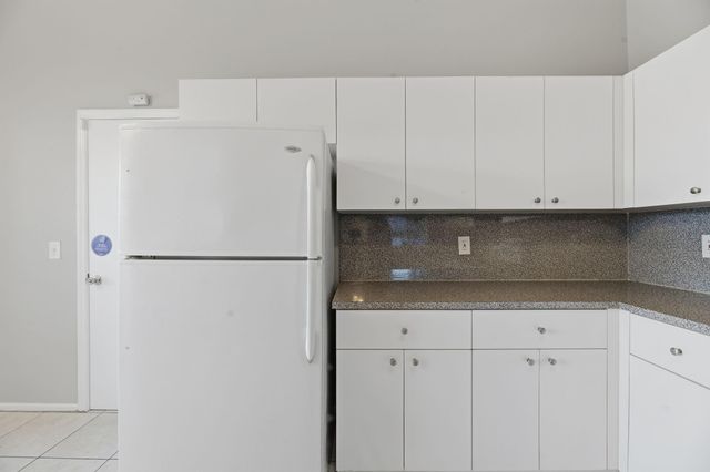 8666 SW 14th Street, Pembroke Pines, FL 33025