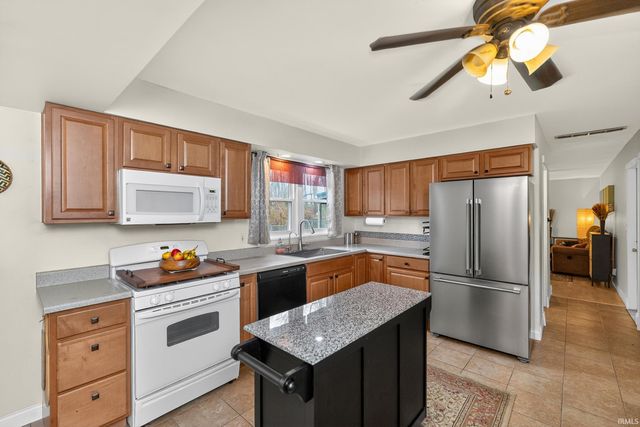 4837 Selkirk Drive, South Bend, IN 46614