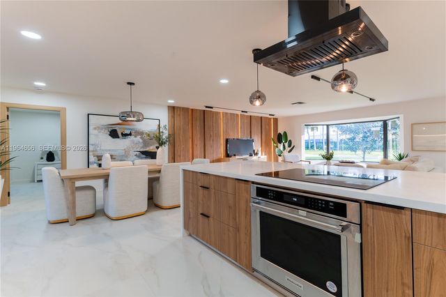 2415 NE 35th Drive, Fort Lauderdale, FL 33308