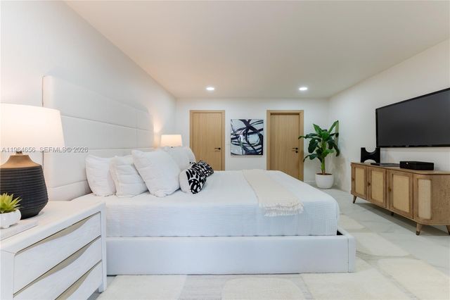 2415 NE 35th Drive, Fort Lauderdale, FL 33308