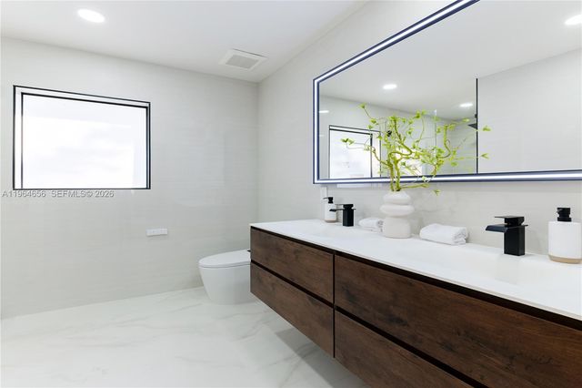 2415 NE 35th Drive, Fort Lauderdale, FL 33308