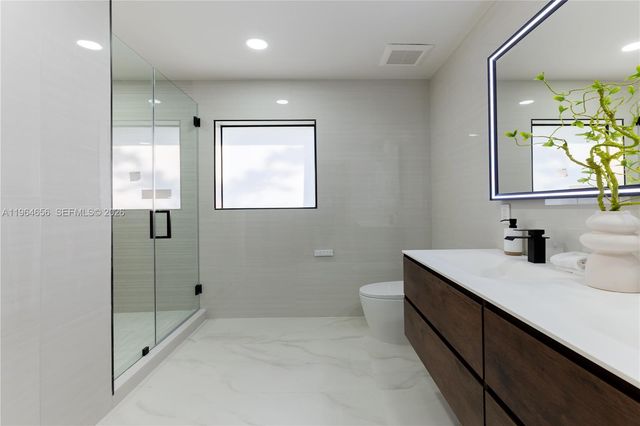 2415 NE 35th Drive, Fort Lauderdale, FL 33308