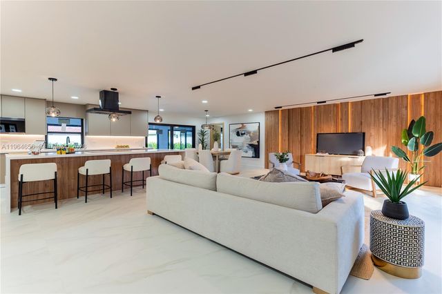 2415 NE 35th Drive, Fort Lauderdale, FL 33308