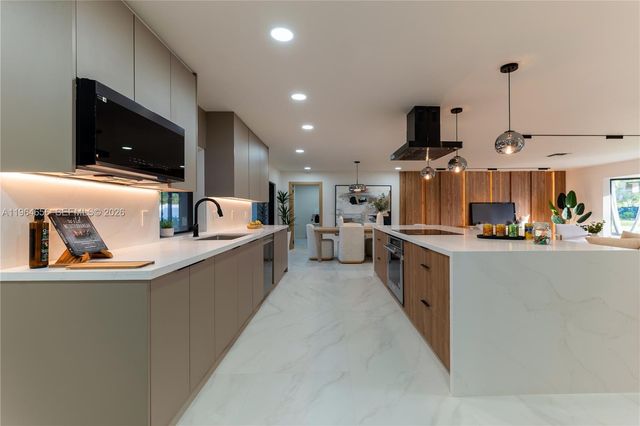 2415 NE 35th Drive, Fort Lauderdale, FL 33308